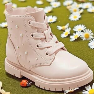 Cat&Jack Amaya lace up with Pearl Accents